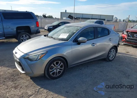 2016 Toyota Yaris Premium z USA, uszkodzony, nr VIN 3MYDLBYV6GY115112